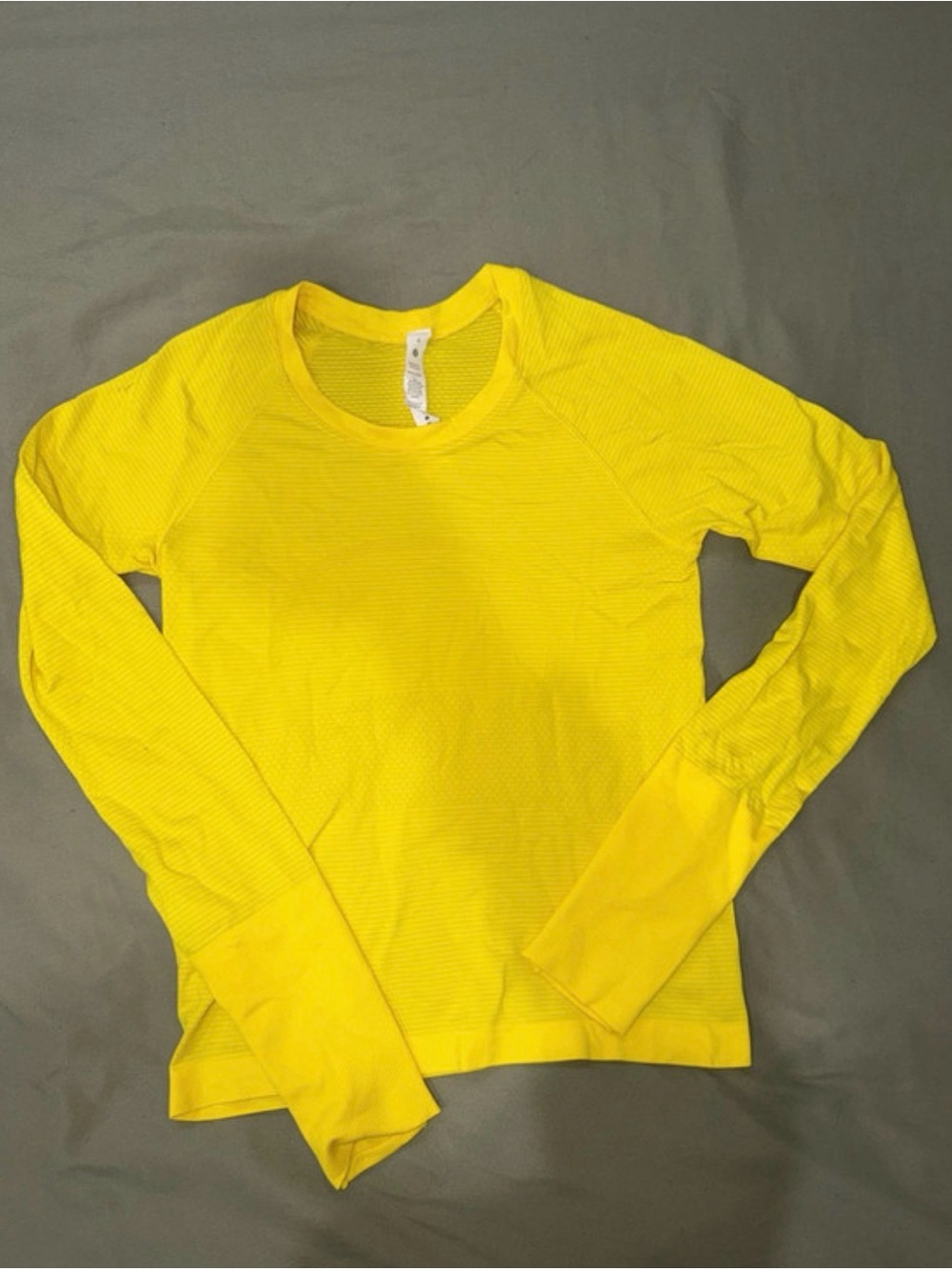 Lululemon
swiftly tech
Size 4 yellow long sleeve